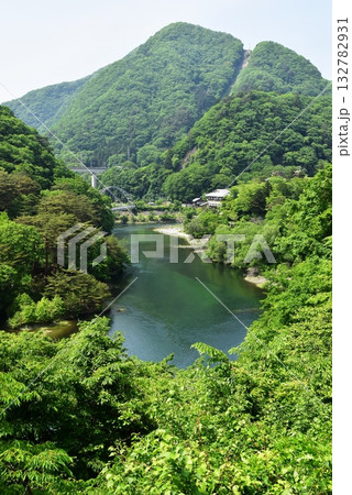 日光市川治温泉 鬼怒川と川治温泉の町並み 日光市川治温泉 鬼怒川と川治温泉の町並み 132782931
