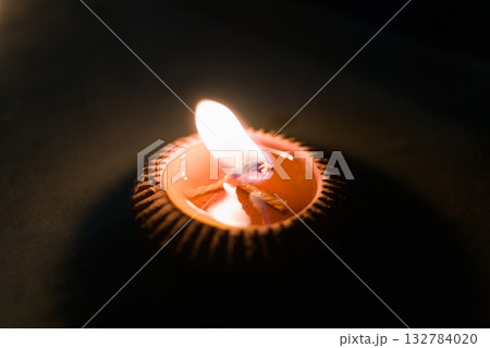 Candlelight in the Dark Candlelight in the Dark 132784020
