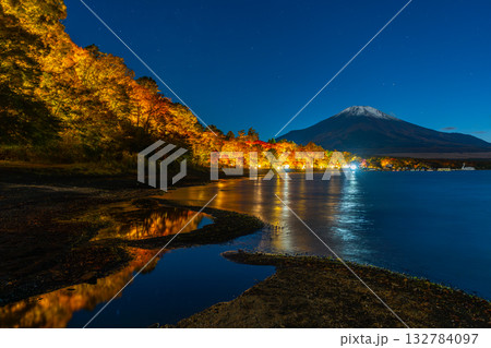 山中湖 紅葉 ライトアップ 山中湖 紅葉 ライトアップ 132784097