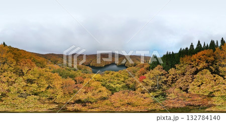 紅葉の鍋越峠　空撮　VR写真 132784140