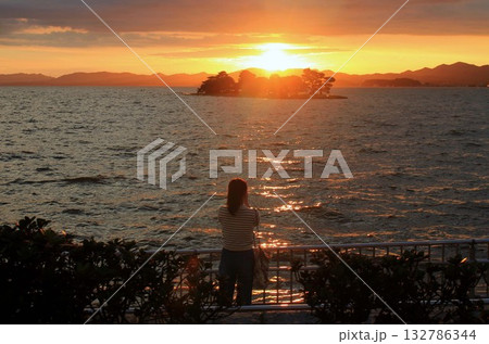 宍道湖の夕景 132786344