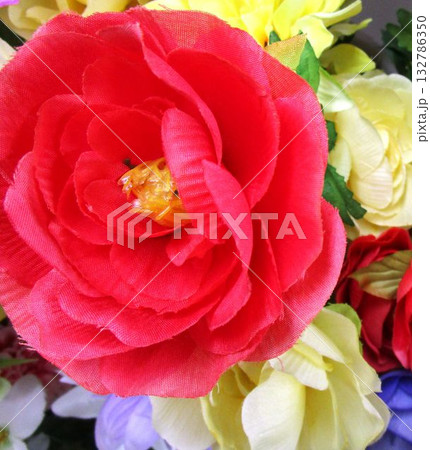 カラフルな造花の花束 132786350