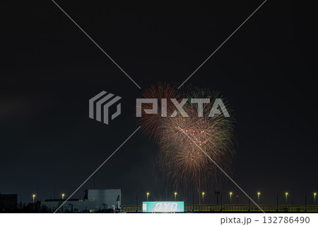 浜松市の平口八幡神社祭典　奉納煙火大会と新東名高速道路の風景(静岡県) 132786490