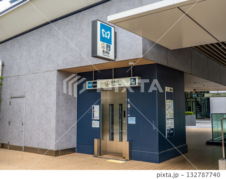 東京メトロ「豊洲駅」2b出入口の駅名表示 132787740