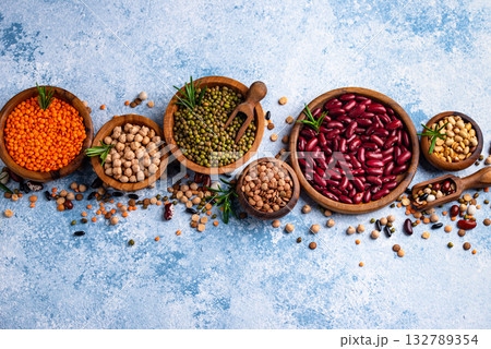 Beans, lentils, soybean, pea and chickpea 132789354