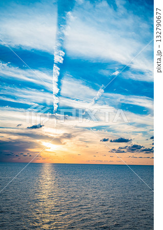 日本海　フェリーの上の風景 132790677