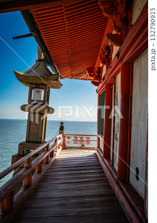 広島県　阿伏兎観音の快晴の風景 132790915