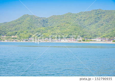 広島県　阿伏兎観音の快晴の風景 132790935