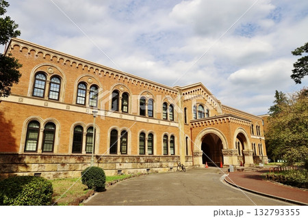 一橋大学東本館 132793355