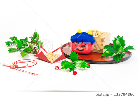 節分デザイン　升・豆・ヒイラギ・鬼 132794866