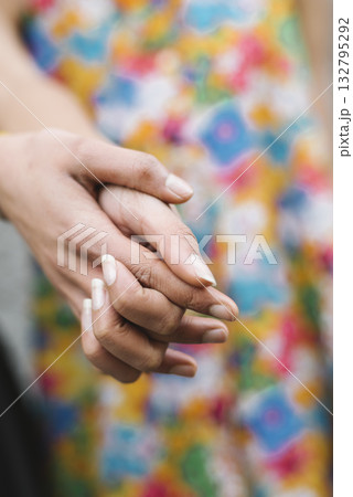 Closeup of couple holding hands affectionately 132795292