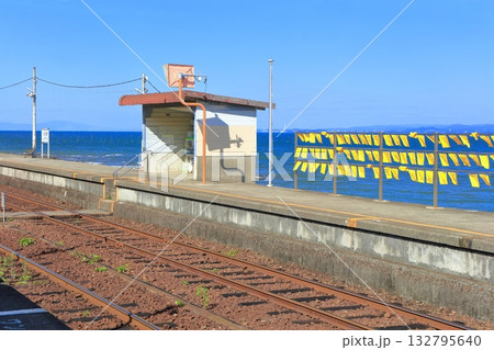 【長崎県】晴天の日本一海に近い大三東駅（島原鉄道） 132795640