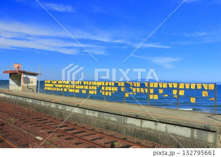 【長崎県】晴天の日本一海に近い大三東駅（島原鉄道） 132795661