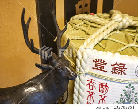 鹿と祝酒、古都の香り 132795851