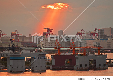 スポットライト スポットライト 132796376