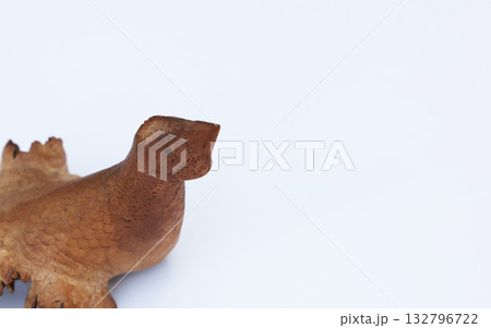 木の根の造形を生かした小鳥の置物 木の根の造形を生かした小鳥の置物 132796722