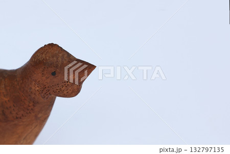 木の根の造形を生かした小鳥の置物 木の根の造形を生かした小鳥の置物 132797135