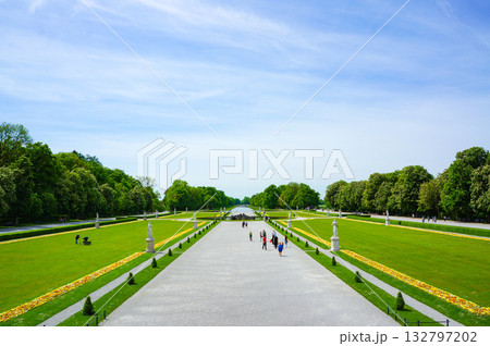 ドイツのミュンヘンの街中にあるニンフェンブルク城の庭園 132797202