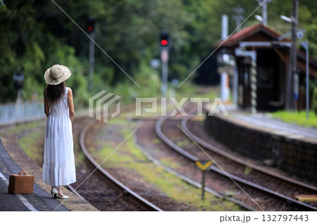 山間の駅 132797443