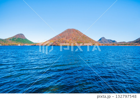 榛名山・榛名湖・烏帽子ヶ岳・榛名富士・榛名旭岳（秋） 132797548