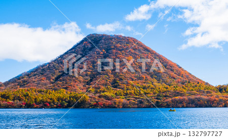 榛名山・榛名湖・榛名富士（秋） 132797727