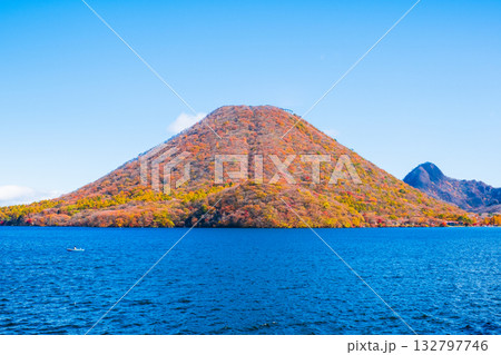 榛名山・榛名湖・榛名富士・榛名旭岳(秋) 榛名山・榛名湖・榛名富士・榛名旭岳(秋) 132797746