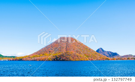 榛名山・榛名湖・榛名富士・榛名旭岳（秋） 132797749