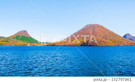 榛名山・榛名湖・烏帽子ヶ岳・榛名富士（秋） 132797861