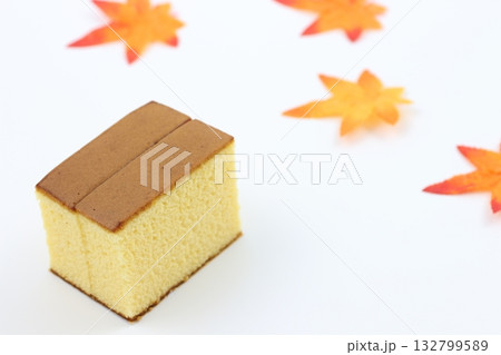 コーヒーや紅茶に合う和洋折衷の美しいカステラ 132799589