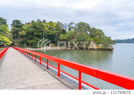 松島の福浦島にかかる福浦橋の風景 松島の福浦島にかかる福浦橋の風景 132799678