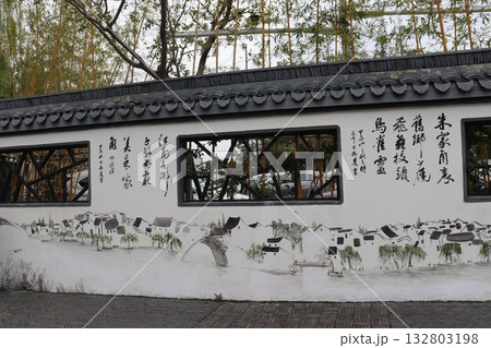 上海市朱家角の水郷の町 132803198