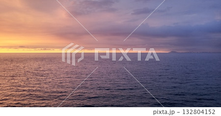 紅色の地平線 132804152