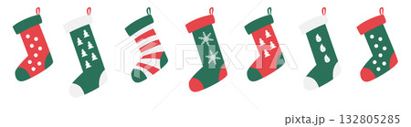 カラフルに並んだクリスマスソックスのイラスト 132805285