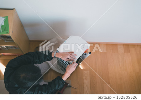 installation of an air conditioner installation of an air conditioner 132805326