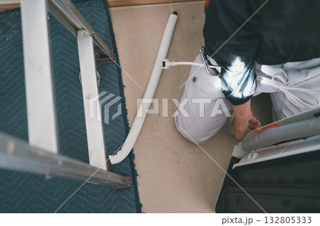 installation of an air conditioner installation of an air conditioner 132805333