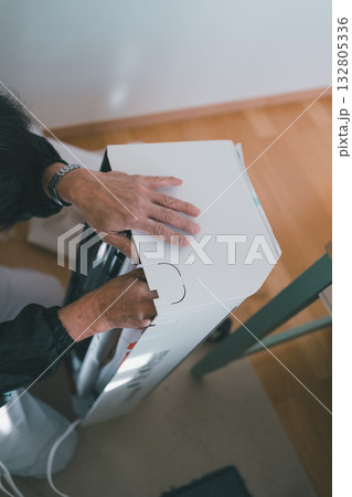 installation of an air conditioner installation of an air conditioner 132805336