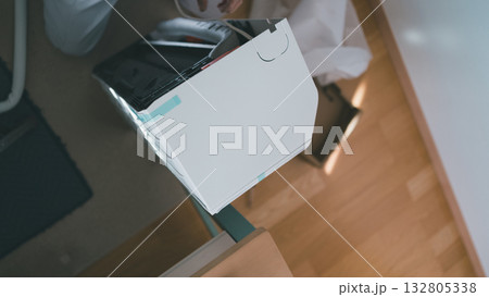 installation of an air conditioner installation of an air conditioner 132805338