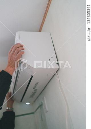installation of an air conditioner installation of an air conditioner 132805341