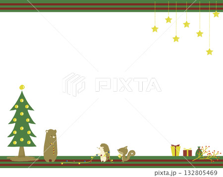 クリスマスの準備をする動物たちのフレーム 132805469