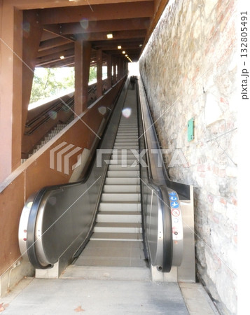 エスカレーター 132805491