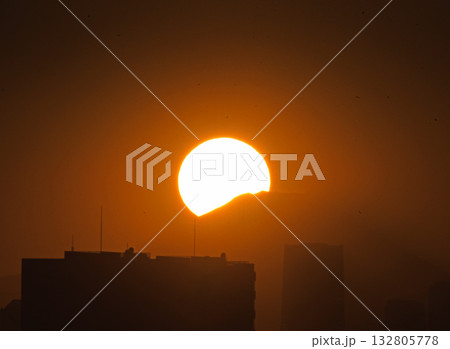 富士に沈む夕日 132805778