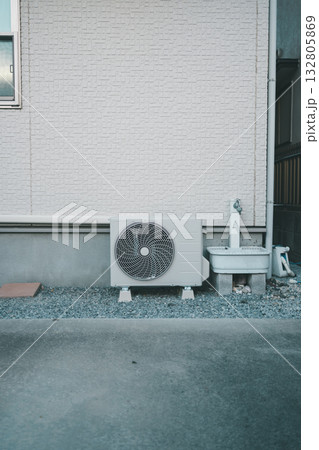 installation of an air conditioner installation of an air conditioner 132805869