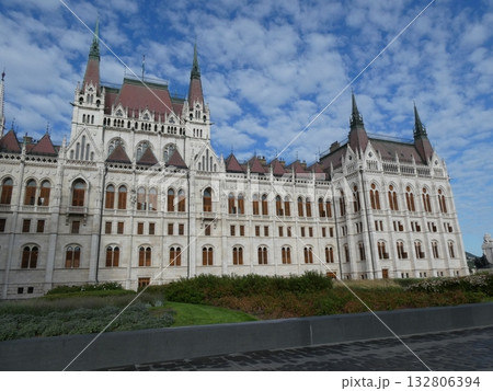 ドナウ川沿いに建つブダペストの国会議事堂 132806394
