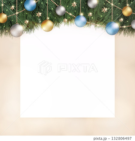 キラキラ光り輝くクリスマスの飾りと、白のボードとベージュ色のぼかし背景 132806497