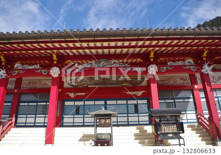 基山町 色鮮やかな本福寺本堂 基山町 色鮮やかな本福寺本堂 132806633