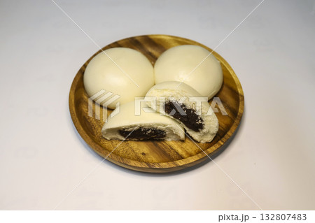 Steamed buns, a favorite snack in winter 132807483