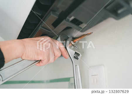 installation of an air conditioner 132807629