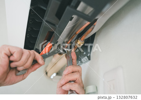 installation of an air conditioner installation of an air conditioner 132807632