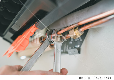 installation of an air conditioner 132807634