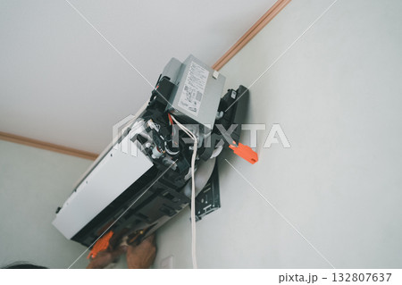 installation of an air conditioner 132807637